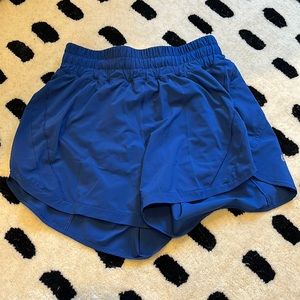 Lululemon Track That Short 5 in Size 6